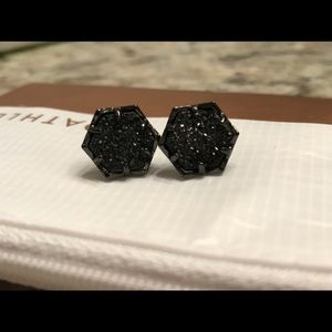 Kendra Scott stud metal earring